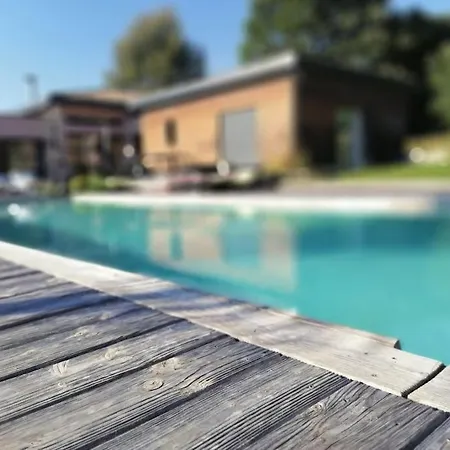 Bois Cosy Avec Piscine Aix Nature 木屋 *